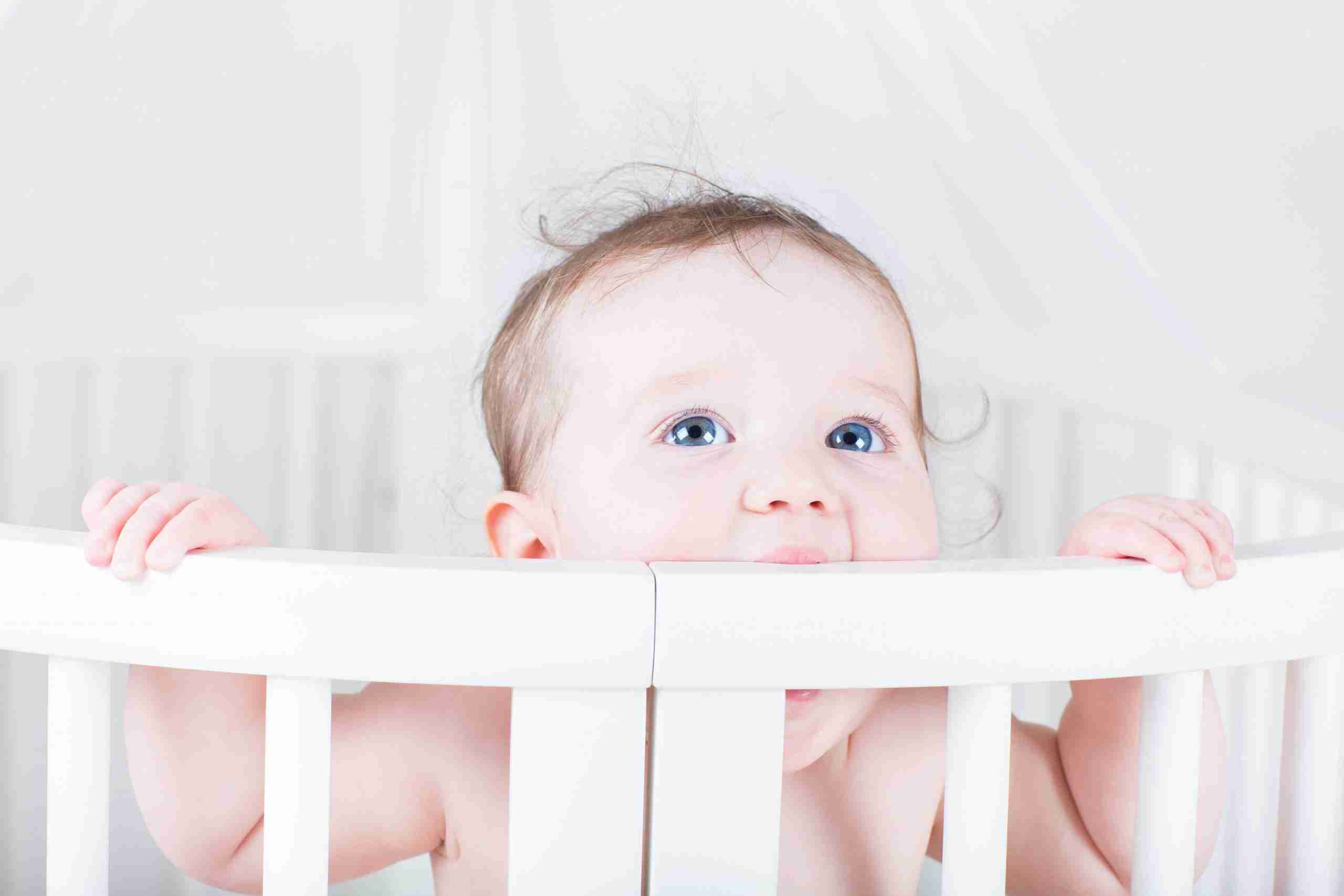 You are currently viewing What to do if your teething baby is biting the cot