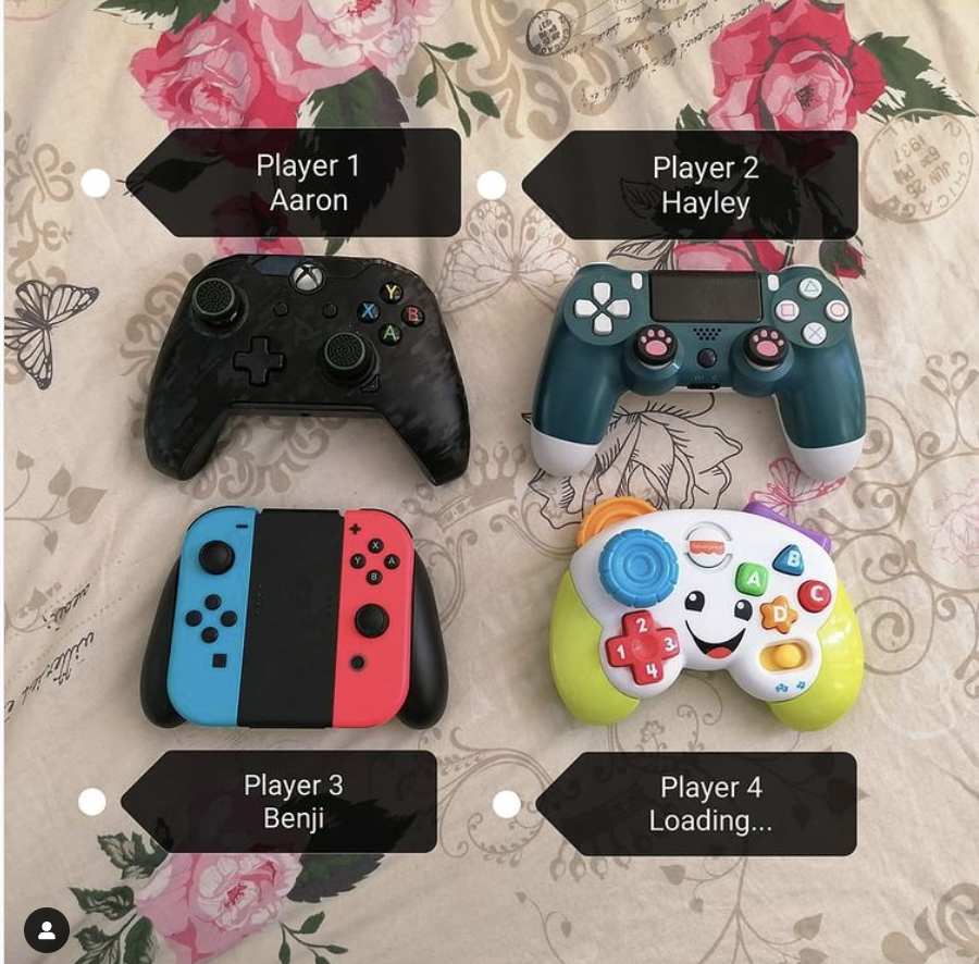 game controlers in pregnancy announcement 